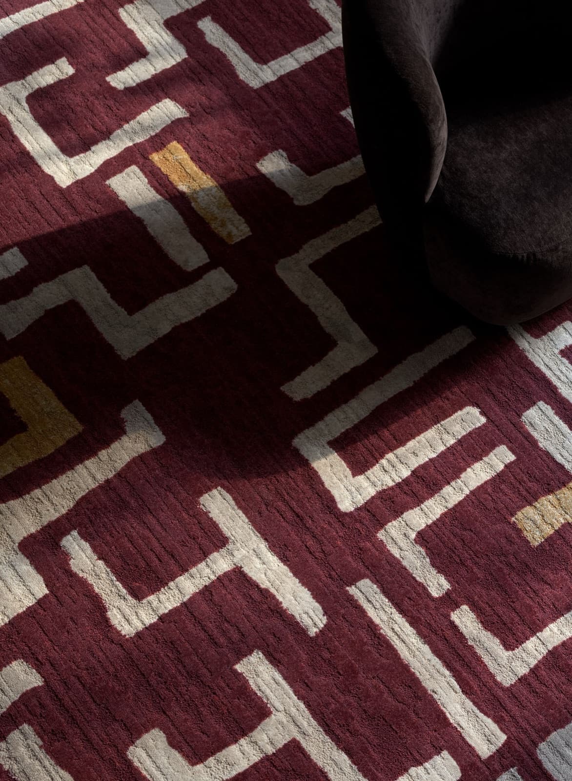 Vinröd mönstrad textilmatta från Ege Carpets
